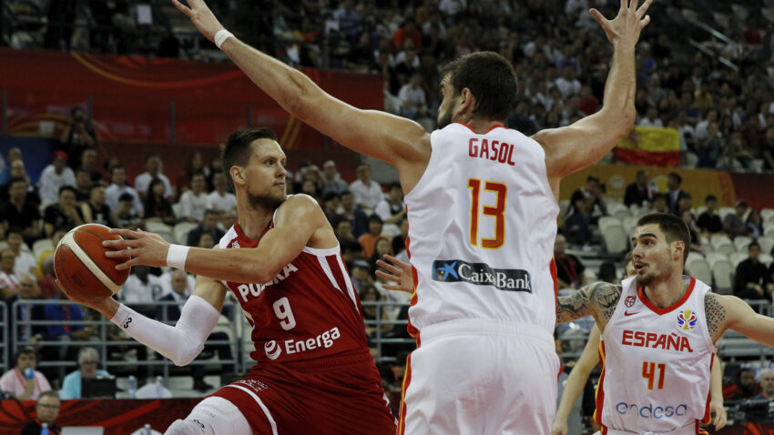"UDARIO" BRAT NA BRATA: Skandal u reprezentaciji protiv koje Srbija igra na Evrobasketu!