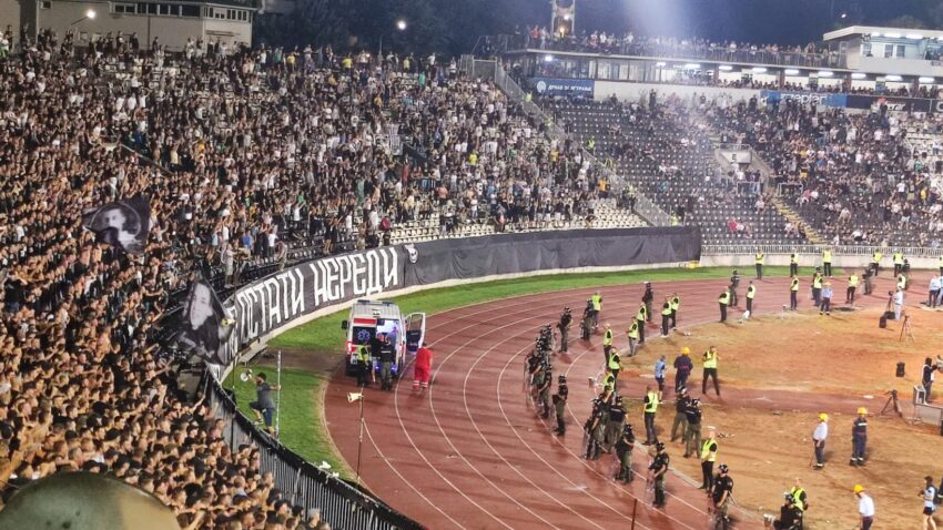 DRAMA NA JUGU: Kola Hitne pomoći došla po navijača! Poznato i zbog čega! (VIDEO)