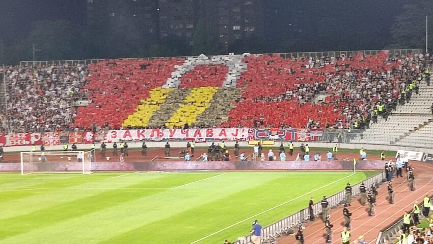 VRELA ATMOSFERA U HUMSKOJ: Navijači Partizana i Zvezde priredili spektakl! (FOTO)