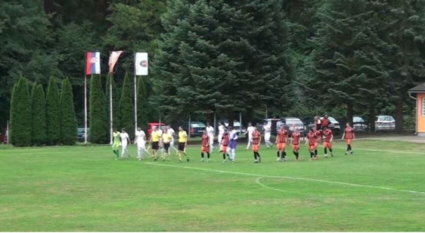 DŽABA VAM NOVCI MOJI SINOVCI: Platili ulazak u viši rang - dočekani petardom! (VIDEO)