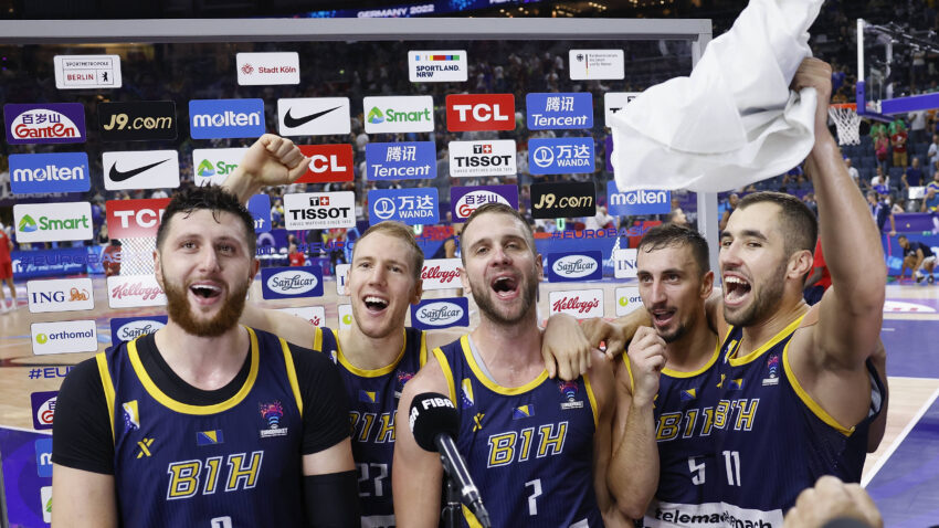 BOSANCI ŽIVE SVOJ SAN: Jedva skupili novac za Evrobasket, pa savladali Dončića i ekipu i zvali legendarnog pevača! (VIDEO)