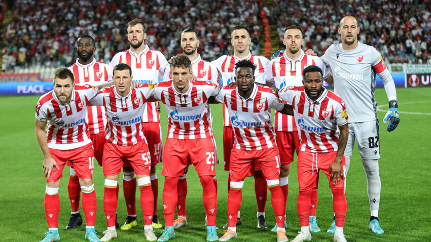 ZVEZDA APELUJE NA NAVIJAČE: Ne ubacujte predmete na teren!