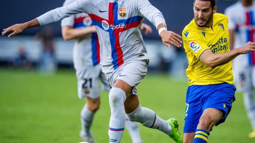 UŽASNE VESTI IZ ŠPANIJE: Prekinut meč Barselone i Kadiza, navijač u kritičnom stanju! (VIDEO)