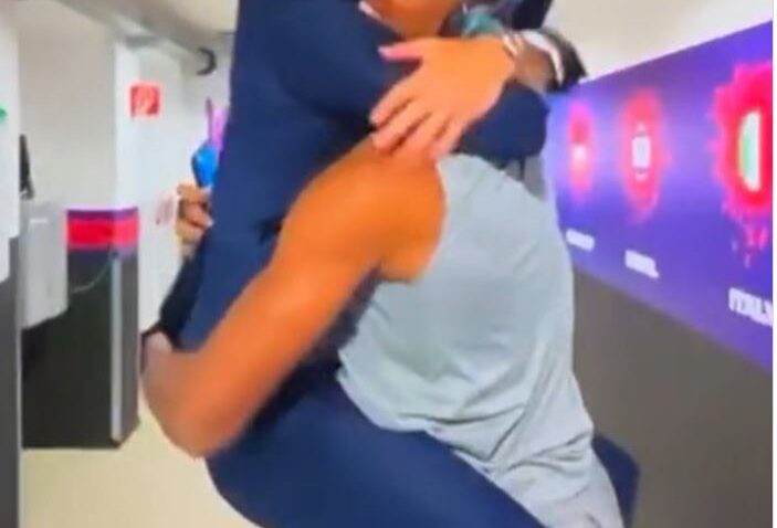 POCEKOV ŠOU: Italijan pao na kolena, pa skočio Janisu u zagrljaj! (FOTO:VIDEO)