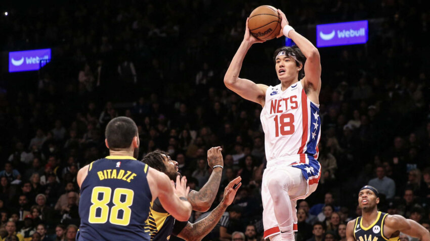 ŠTA URADI ČOVEČE?! Neverovatno "kamikaza" zakucavanje u NBA ...