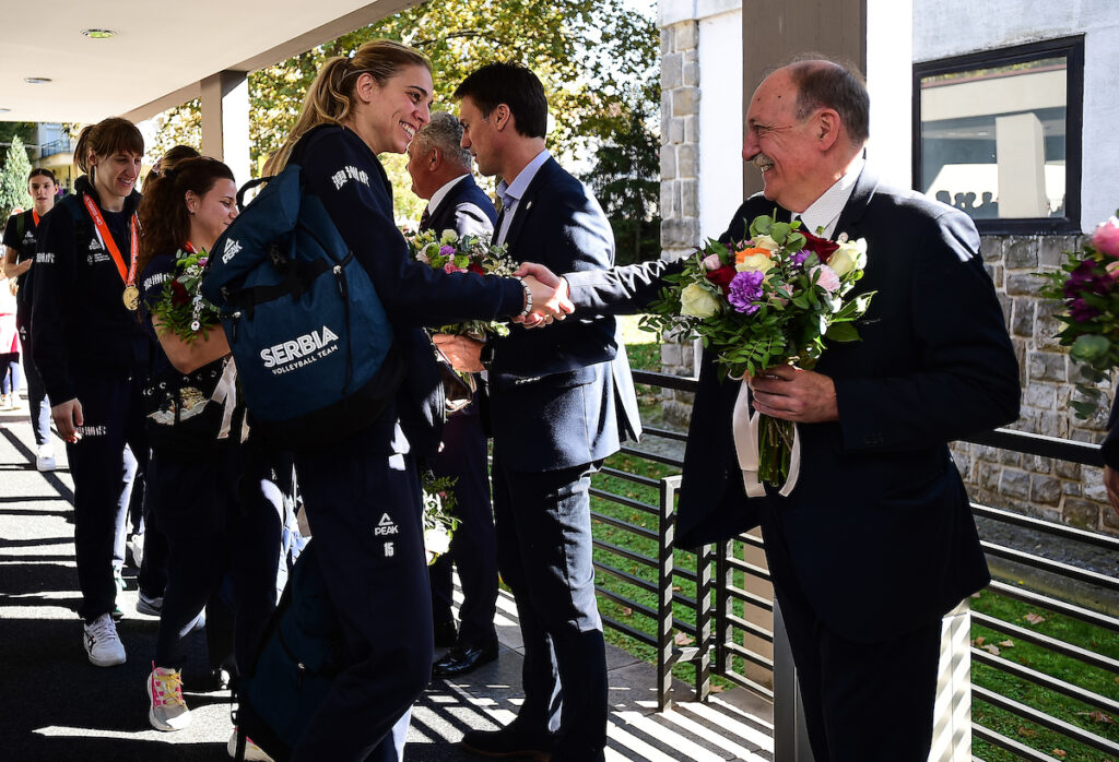 ODBOJKASICE HOTEL M 02