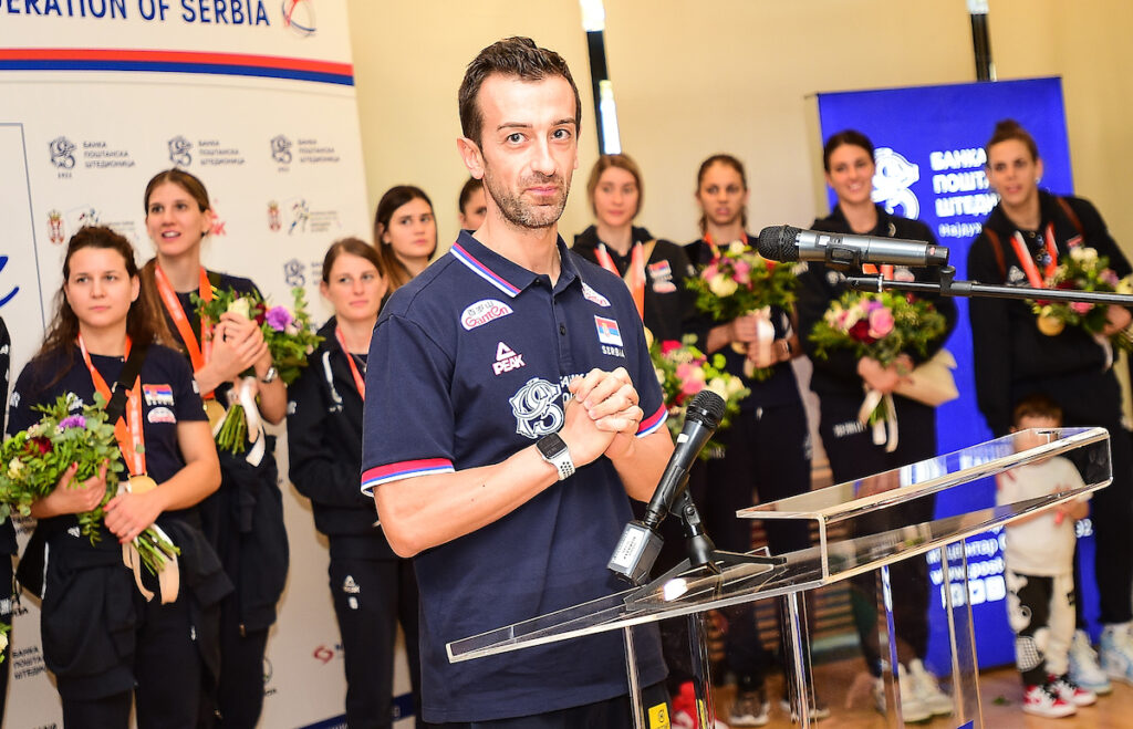 ODBOJKASICE HOTEL M 17