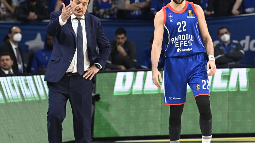 ATAMAN PONOVO NAJAVIO TITULU: Efes će osvojiti Evroligu!