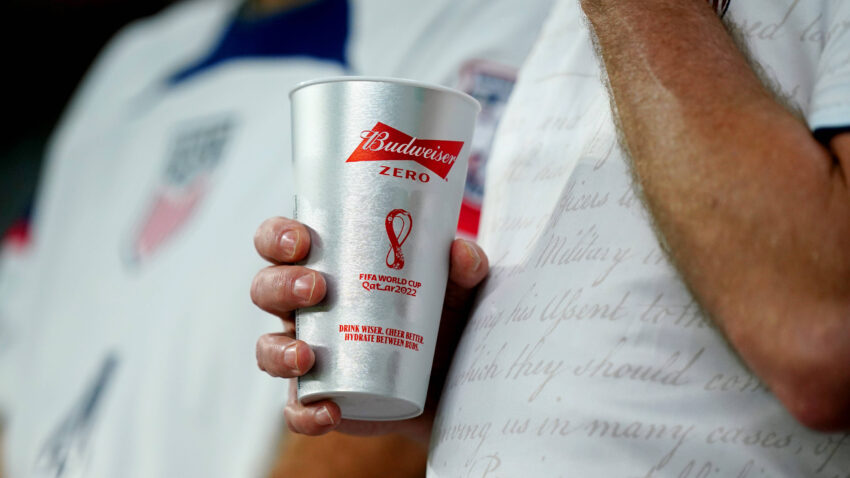 CENE NA STADIONU U KATARU: Bezalkoholno pivo i burger koštaju pravo bogatstvo, ali ne i ostale stvari!