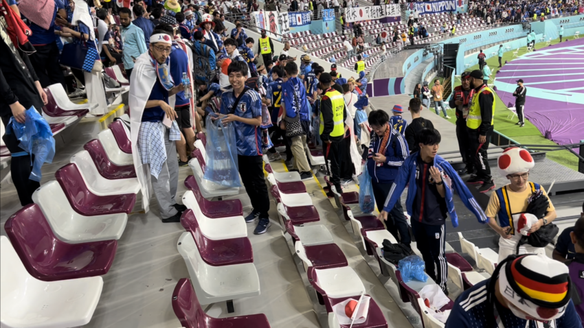 NE, NIJE MIT: Šta rade Japanci nakon najveće pobede u istoriji? Pa čiste stadion! (FOTO, VIDEO)