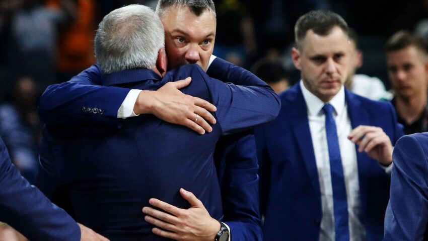 SUSRET STARIH PRIJATELJA: Pogledajte kako je Šaras dočekao Obradovića u Barseloni! (VIDEO)