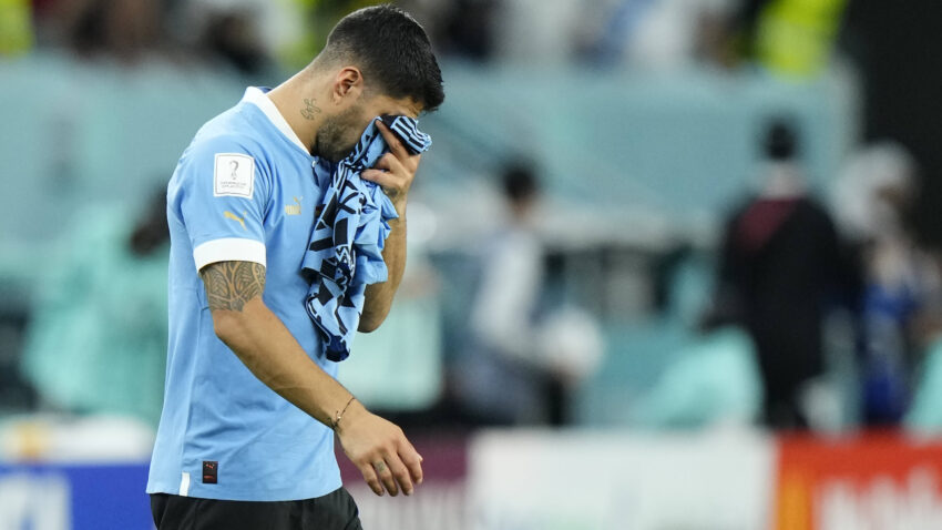 TUŽAN KRAJ MUNDIJALSKE KARIJERE: Suarez se u suzama oprostio od dresa Urugvaja! (FOTO)