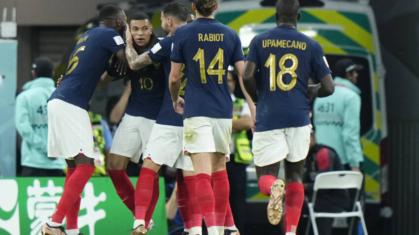 FRANCUSKA NASTAVLJA POHOD KA NOVOJ KRUNI: Mbape i Žiru demonstrirali moć prvaka sveta Poljacima! (VIDEO)