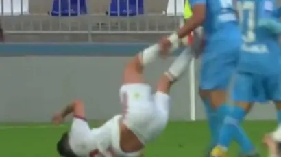 Za zatvor: Pjanić s obe noge udario protivnika u grudi!? (VIDEO)