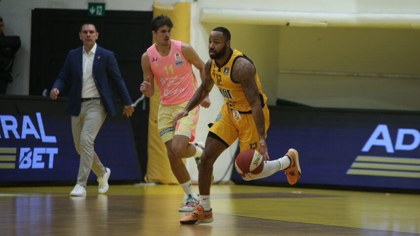 PORAZ NA GOSTOVANJU: Mega izgubila protiv Splita!