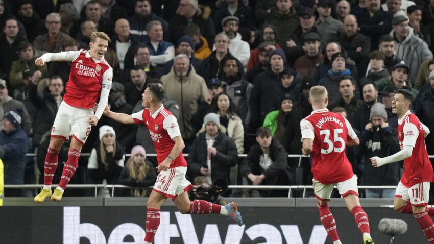 Arsenal nastavlja trku za titulom - Njukasl precrtan (VIDEO)