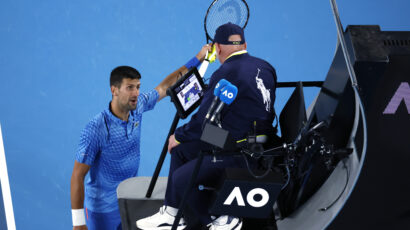 Pijani navijači maltretirali Novaka: Đokoviću “pukao film”, pa ušao u raspravu sa sudijom (VIDEO)