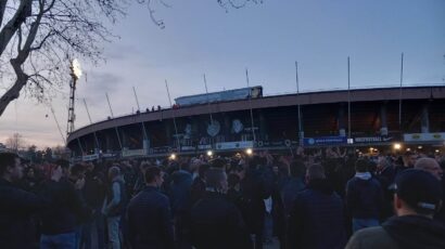 Burna uvertira: Protest Grobara ispred stadiona Partizana (VIDEO)