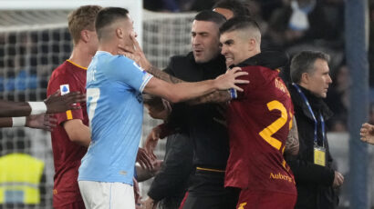 Šamari, tuča i crveni kartoni za kraj ludog derbija Rima! (VIDEO)