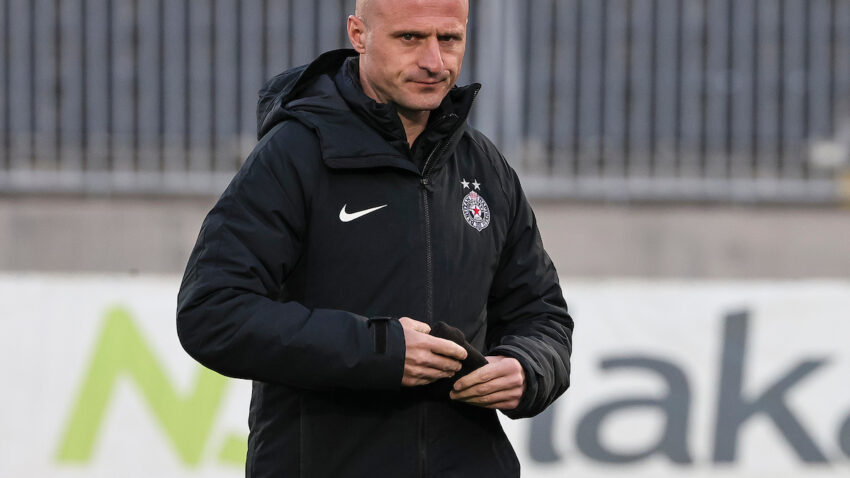Novi trener Partizana poslao apel: Prvi derbi pamtim po ubistvu navijača…