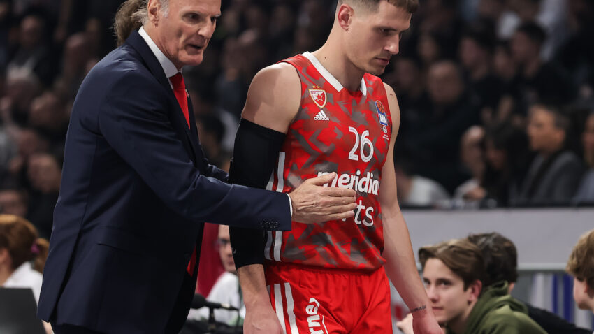 Nedović van tima, Zvezda u velikom problemu