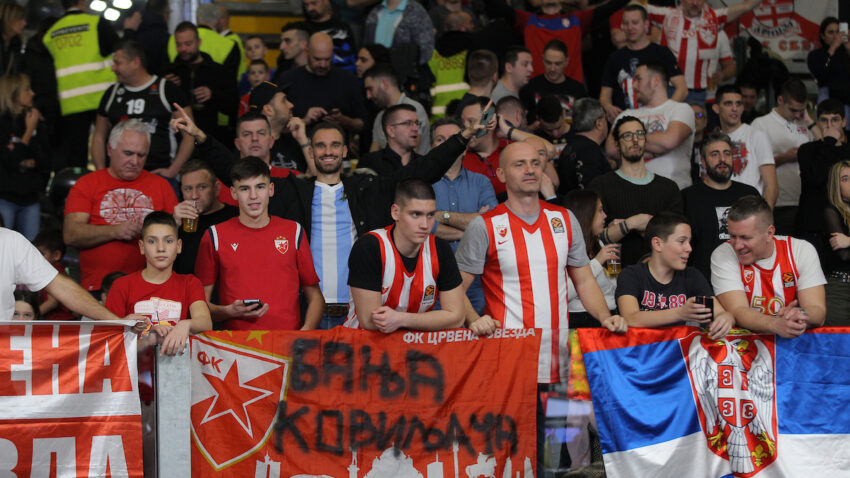 Kako navijači Zvezde ulaze u OAKA arenu? (VIDEO)