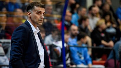 Istorijski neuspeh Hrvatske, Jazine skandirale: Sesare, odlazi