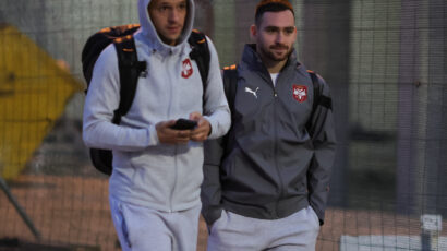 Srpski fudbaleri odali počast žrtvama u Beogradu (FOTO)