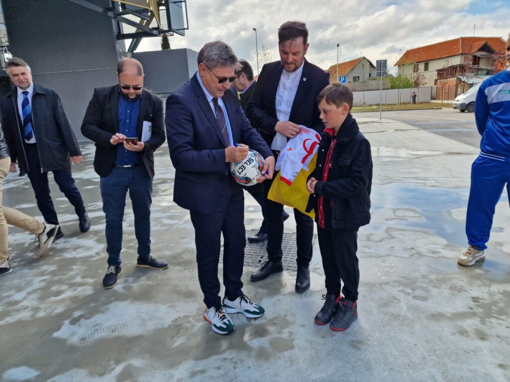 Da li je ovo najava da se reprezentacija "seli" iz Beograda? 2 Piksi