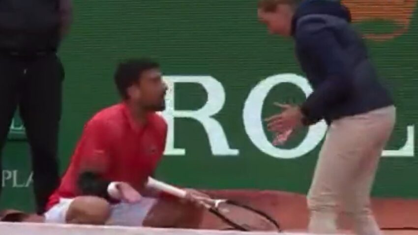 Đokoviću ukrali poen, publika pobesnela na sudiju - salve zvižduka u Monte Karlu (VIDEO)