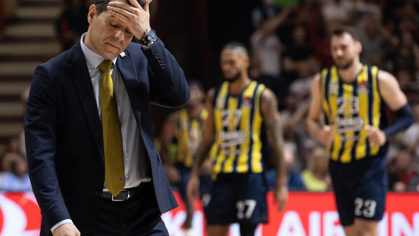 Itudis oterao centra Fenerbahčea u svlačionicu! (VIDEO)
