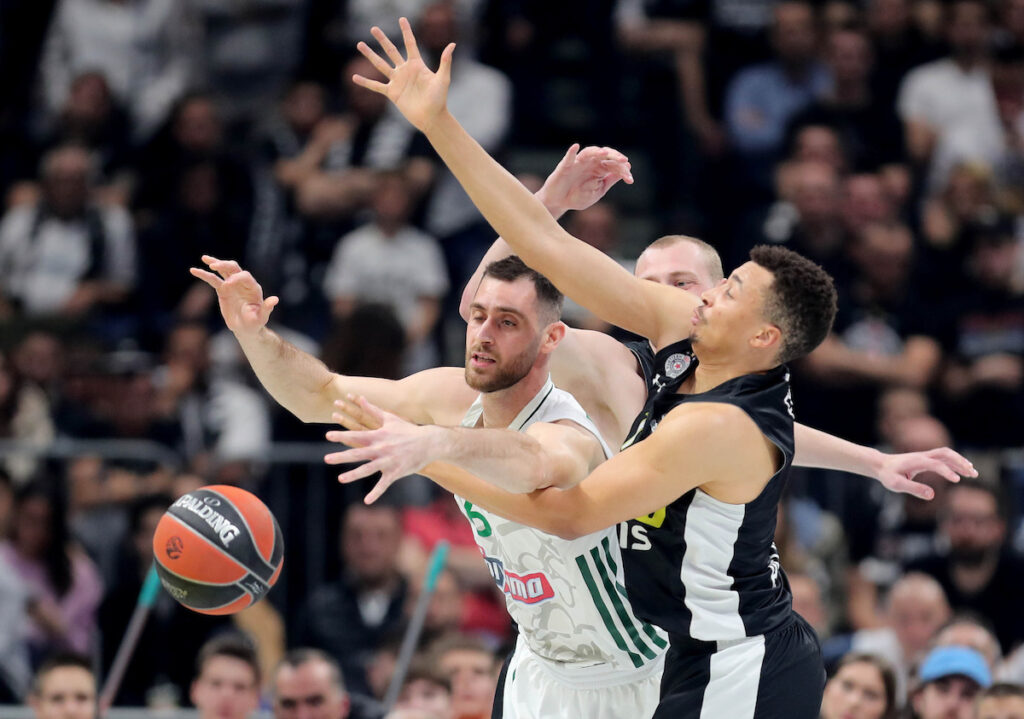 Naneli trojkom u poslednjem napadu “upucao“ PAO za šesto mesto Evrolige! 2 partizan panathinaikos 48113