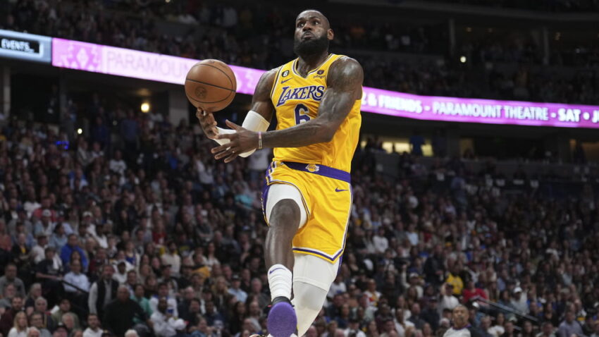 Lebron hteo da zakuca za TV špice, pa ispao smešan (VIDEO)
