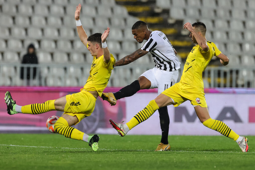 PARTIZAN VOZDOVAC 32