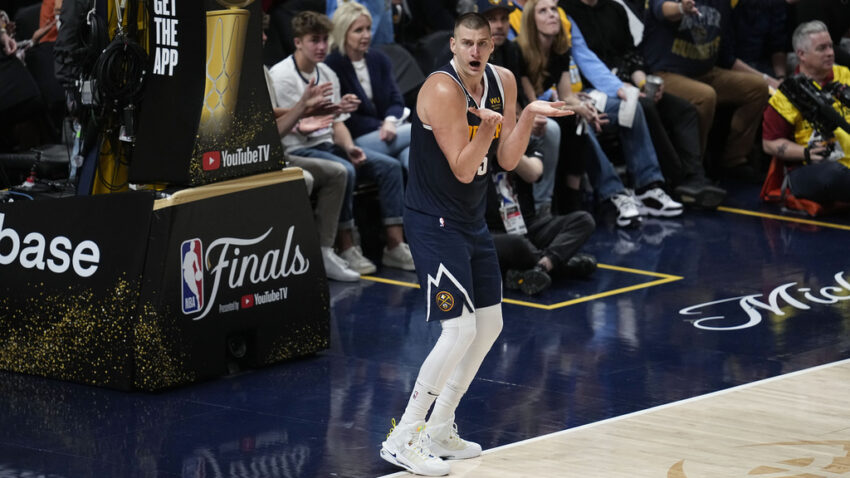 Kako je ovo moguće? Denver žestoko oštećen na kraju meča (VIDEO)