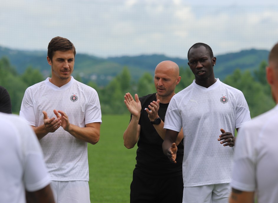 Nemanja Nikolić posle povratka: "Nisam ni sekunde razmišljao, došao bih i da je Partizan 12. na tabeli 1 Nemanja Nikolic i Frank Kanute