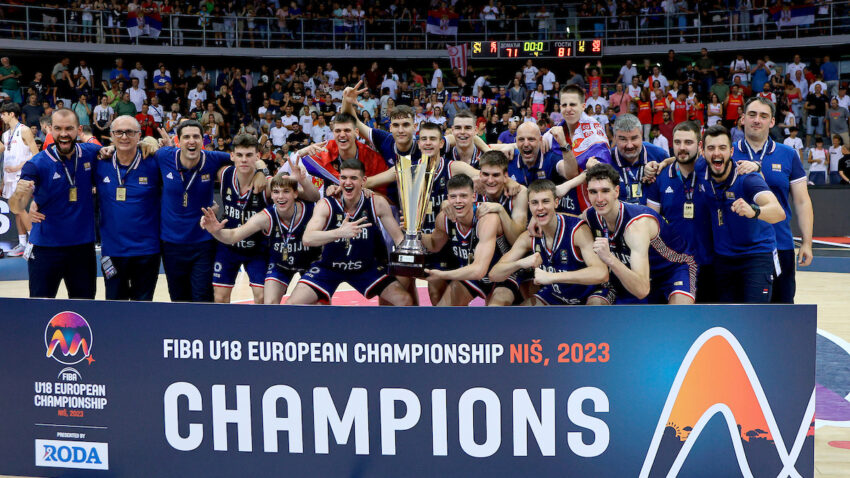 Ono kad se i FIBA pokloni Srbiji: Kako su "Orlići" prekinuli dominaciju Španije?