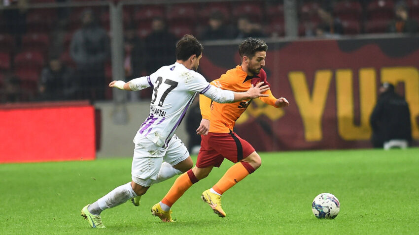 Majstorija Drisa Mertensa za prolaz Galatasaraja