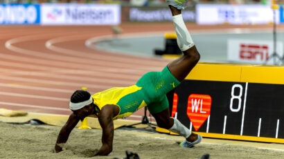 Skakao udalj, ali na glavu (VIDEO)