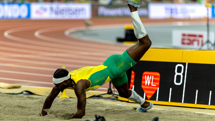 Skakao udalj, ali na glavu (VIDEO)