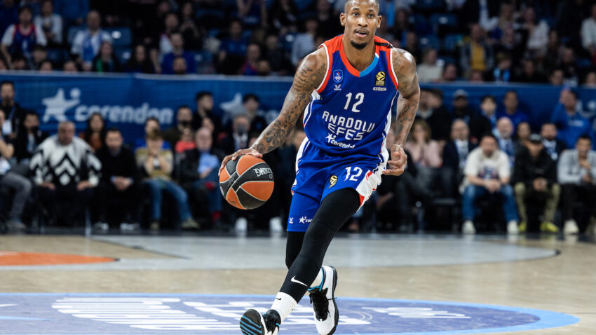 Nastavljaju se problemi za Efes, povredili se Klajburn i Buboa