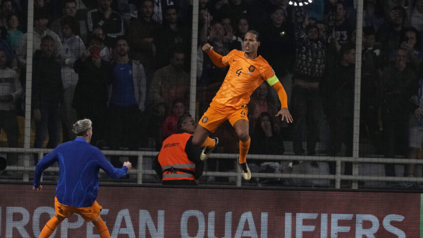 Van Dajk u 93. minutu utišao Grke i doveo Holandiju na korak do Evropskog prvenstva (VIDEO)