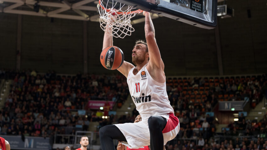 Milutinov želeo da igra uprkos povredi: Injekcije i neverovatna volja dovoljni za samo tri minuta na terenu