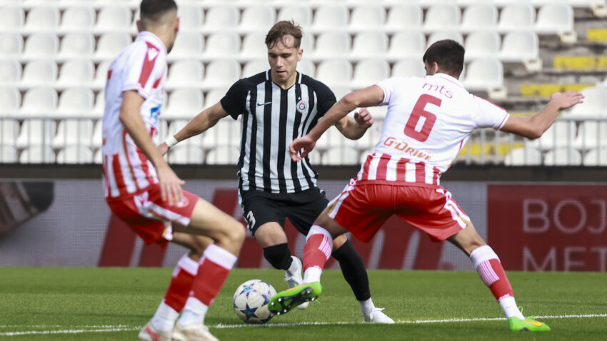 Remi u omladinskom "večitom" derbiju, svetla pozornice uperena ka golmanima