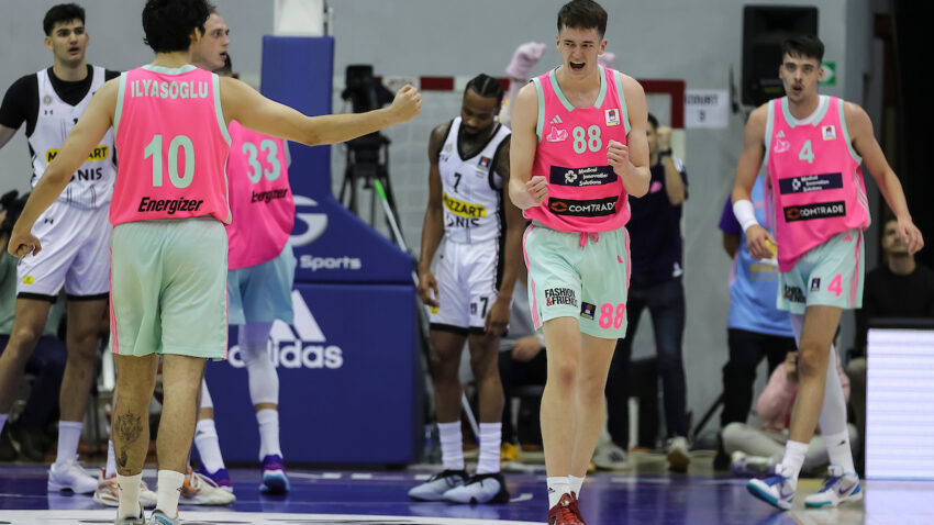 Senzacija: Mega autokošem uz zvuk sirene srušila Partizan u Hali sportova