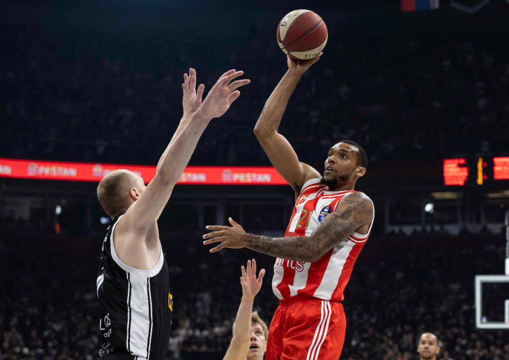 Kaminski u NBA modu, crno-beli dobili i novu epizodu: Partizanova treća u nizu protiv Crvene zvezde Meridianbet! 5 PARTIZAN ZVEZDA ABA 18