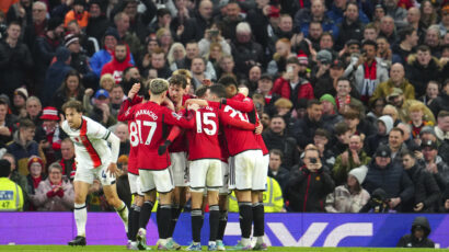 Hojlund promašivao, Lindelof pogodio za mir na Old Trafordu, Arsenal lako sa Barnlijem, Everton u finišu do celog plena nad Palasom (VIDEO)