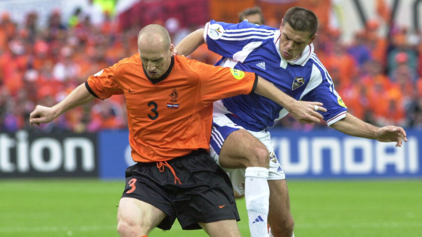 Jap Stam se vratio kući i preuzeo klub iz sedme lige