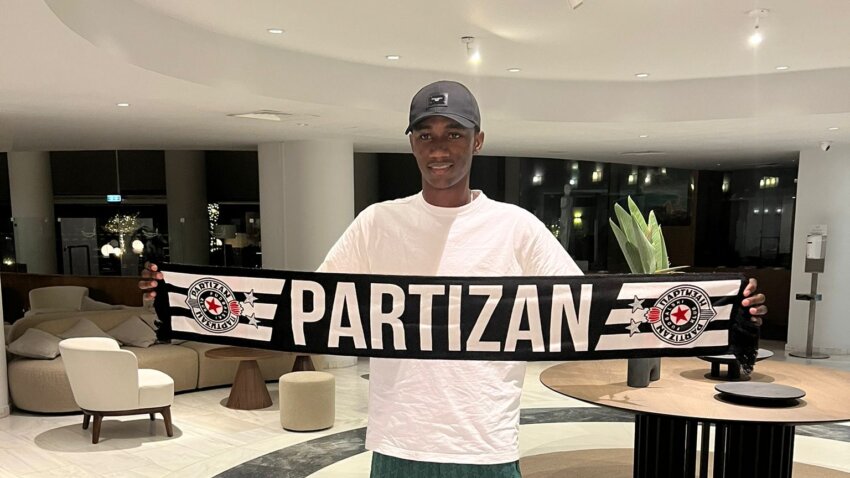 Novo lice među crno-belima: Kastiljo stigao na Kipar (VIDEO)