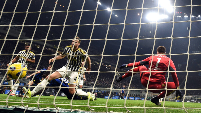 Neroazuri za korak bliži Skudetu, Gati autogolom pogurao Inter ka tronu